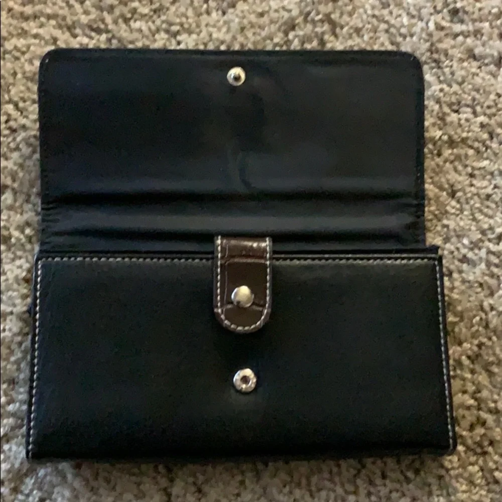 Random no name wallet Pre owned